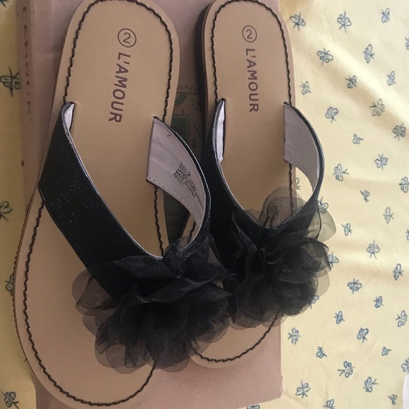 Little girl size 2 L’AMOUR sandal - Picture 1 of 4